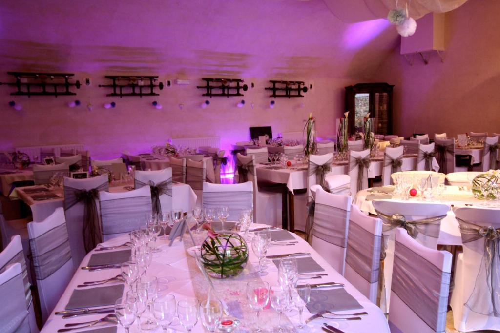 Logis Hotel Restaurant Le Domaine De L'Eau Vive Largentière Eksteriør billede