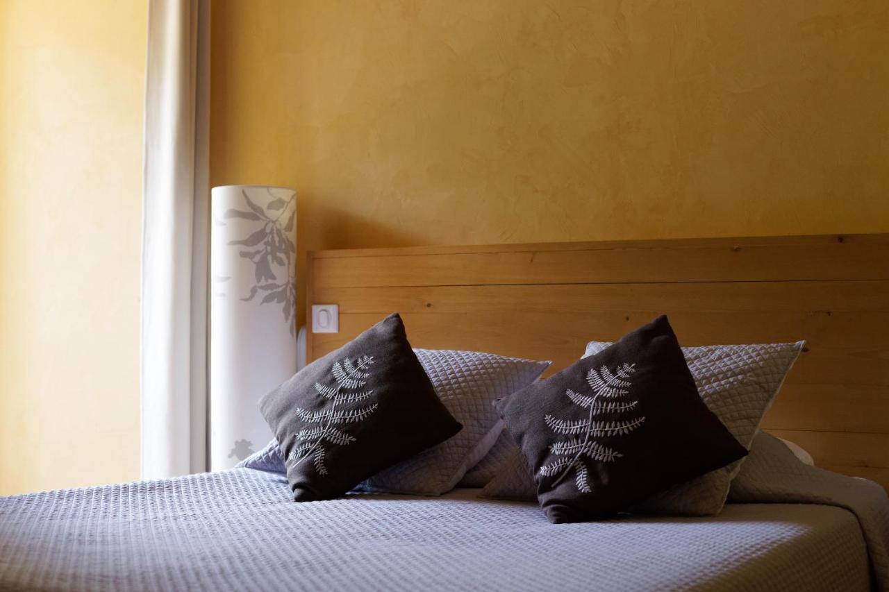 Logis Hotel Restaurant Le Domaine De L'Eau Vive Largentière Eksteriør billede